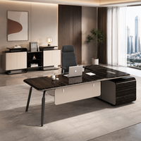 Ensemble de bureau de direction moderne de luxe en forme de L avec table à bords incurvés et armoire latérale pour projet de bureau d'entreprise