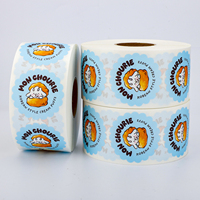 Étiquette alimentaire en vinyle imperméable personnalisée avec impression couleur intégrale, découpée sur mesure, autocollant en rouleau avec logo pour boulangerie, gâteaux, desserts et emballages.