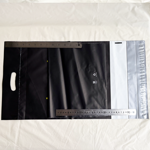 Sobres de Polietileno LDPE Negros, Certificados GRS, Resistentes a los Rayos UV, Alta Resistencia, Flexibles, Antideslizantes, para Tiendas de <span class=keywords><strong>Ropa</strong></span> - Product Image 4