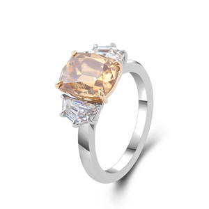 Anillo de Tres Piedras Personalizado, Corte Cadillac, Diamante Champagne, Moissanita, Oro Blanco de 14K, Anillo de <span class=keywords><strong>3</strong></span> Piedras - Product Image 4