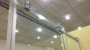 Panneaux muraux de <span class=keywords><strong>douche</strong></span> en verre trempé design moderne 6mm 8mm <span class=keywords><strong>avec</strong></span> cadre en aluminium <span class=keywords><strong>porte</strong></span> coulissante style ouvert pour salle de bain dans les hôtels - Product Image 3