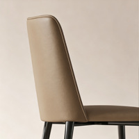 Chaise de salle à manger moderne en cuir ultra-fin, chaise d'appoint incurvée, chaise d'appoint avec pieds en métal noir pour salle à manger, cuisine, maison