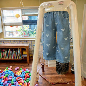 Pantalon bébé en denim évasé à imprimé intégral, style coréen, nouvelle collection été 2025, coupe ample, séchage rapide, modèle PDD2186, logo sur le col, personnalisable OEM - Product Image 3