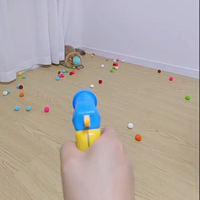 Moderne Micro Élastique Électrostatique Fluffy Ball Fire Gun Plastique Pet Interactive & Mouvement Jouet pour Chats