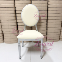 Chaise de banquet commerciale empilable tendance 2026, dossier ovale en métal argenté de luxe, pour mariages, fêtes, hôtels, salons, hôpitaux et projets