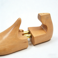 Embauchoirs en bois réglables anti-plis Baifangyi OEM en gros avec support anti-déformation pour hommes