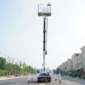 Camión de Trabajo Aéreo Isuzu con Brazo Telescópico de 4 Secciones y 24 m, Euro 6, para Mantenimiento de Alumbrado Público Municipal - Product Image 6