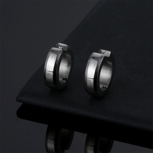 Boucles d'oreilles clipsables en acier inoxydable plaqué or 18 carats, style punk rock, bijoux hip hop délicats - Product Image 3