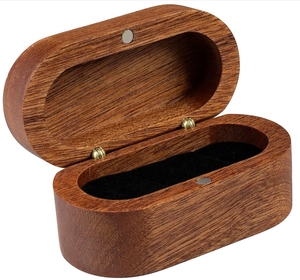 Boîte à médiators en <span class=keywords><strong>bois</strong></span> <span class=keywords><strong>de</strong></span> noyer noir <span class=keywords><strong>de</strong></span> Shandong KEYU, sculptée et gravée, avec aimant - Product Image 3