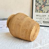 Vas Anyaman Bambu Tenun Tangan Dekorasi Rumah Gaya Rustic Boho untuk Bunga Kering Keranjang Penyimpanan Multifungsi di Atas Meja