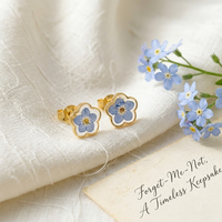 Anting-anting bunga awet alami ramah lingkungan dari resin Forget-Me-Not dengan bahan stainless steel, pemasok OEM/ODM