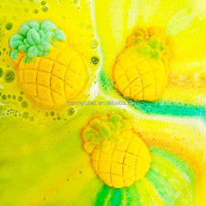 Ensemble de bombes de bain Fruit Family - Extra grandes et pétillantes pour femmes, hommes et enfants - 3 bombes de bain en forme de fruits, parfumées naturellement, idéales pour les cadeaux - Product Image 3