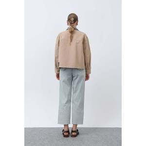 Chaqueta Corta con Detalles Decorativos para Mujer Soul - Chaqueta Corta Color Camel con Diseño Moderno para un Estilo Casual y Elegante - Product Image 5