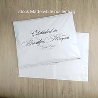 Sacs d'expédition en polyéthylène noir imperméables de haute qualité avec logo de marque personnalisé pour vêtements – Vente en gros