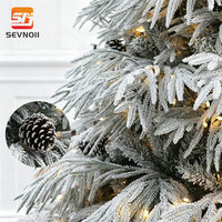 Sapin de Noël pré-éclairé en PE+PVC, feuilles de saule floquées, arbre artificiel enneigé sur pied pour hôtels et centres commerciaux