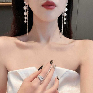 Vendita all'ingrosso di tendenza minimalista elegante Boho collane a catena a farfalla iniziali con ciondoli e ciondoli alla moda - Product Image 1