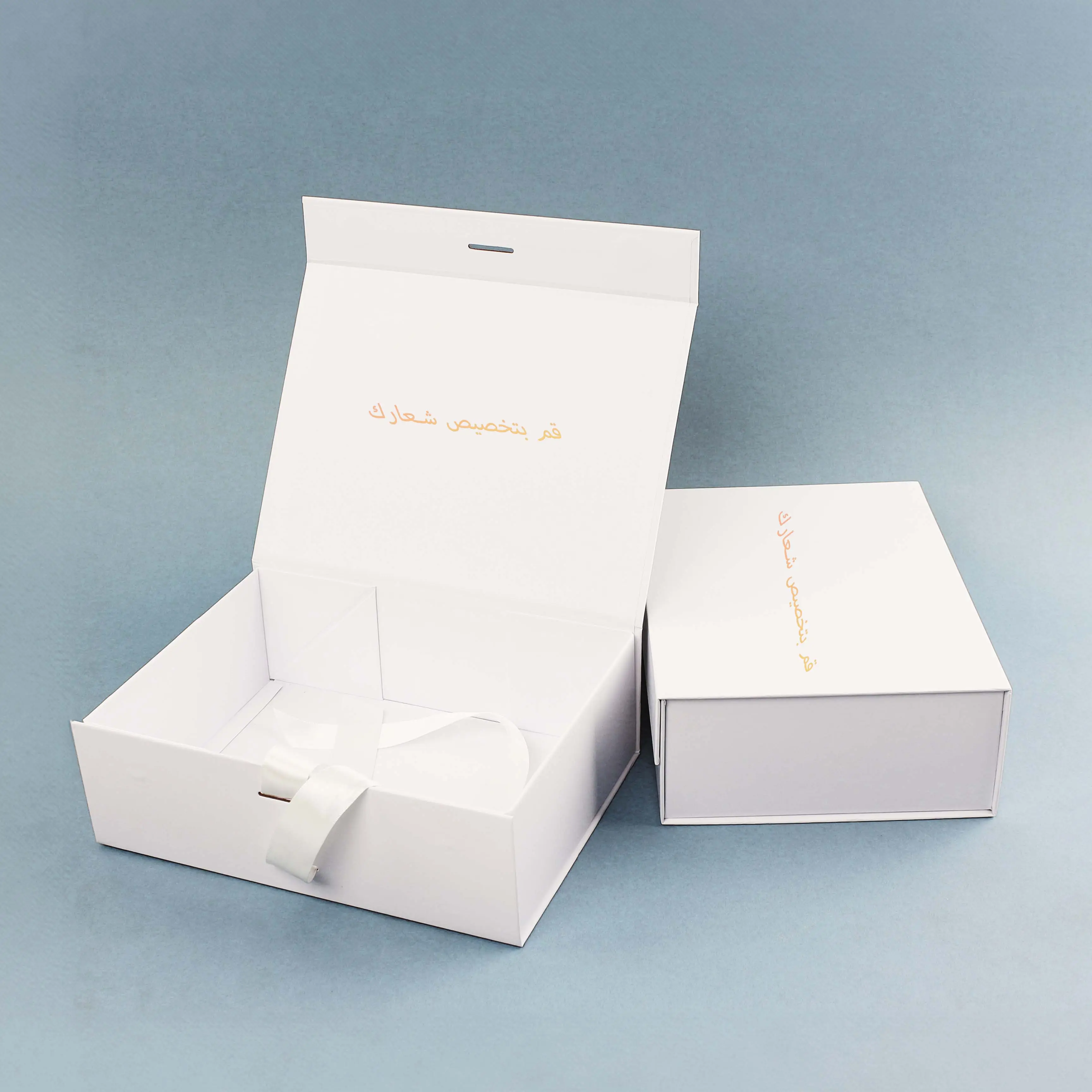 Özel renkli lüks beyaz kağıt ambalaj katlanır hediye kutusu manyetik Flap kapatma şerit ile kağit kutu ambalaj