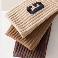 Chaussettes athlétiques Jacquard Crew de haute qualité pour femmes Nouvelles chaussettes de sport rayées avec logo inférieur Mignon respirant pour les jeunes