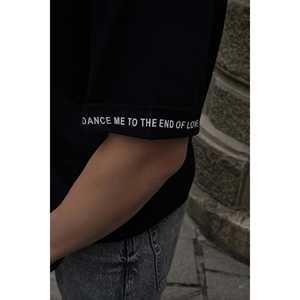 เสื้อยืดสีดำผ้าฝ้ายออร์แกนิค 100% แบบพื้นฐาน พิมพ์ลายด้วยเทคนิคสกรีนซิลค์ รุ่น 'เสื้อยืดพิมพ์ลาย' - Product Image 2