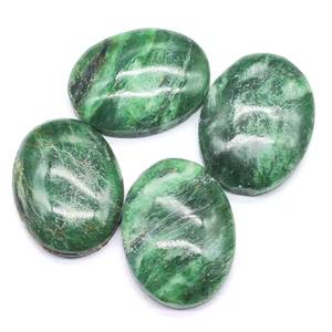 Cabujón corte ovalado verde fucsita 20x15mm - Product Image 3