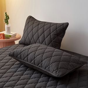 Toptan Su Geçirmez Polyester Kapitone Kalınlaştırılmış Çarşaf Alezi Nefes Alabilen Yumuşak Düz Renk Derin Cepli - Product Image 6