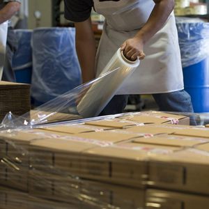 Đen căng bọc 18 "x 1500ft x 80 Đo 4 cuộn máy/tay sử dụng thu nhỏ bọc cuộn cho Pallet đóng gói, rõ ràng bọc nhựa - Product Image 5