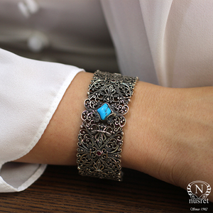 NUSRET 925 สร้อยข้อมือเงินแท้สลักลายด้วยมือประดับเทอร์ควอยซ์และทับทิมเพทายสไตล์ตุรกี โรแมนติก เครื่องประดับสำหรับผู้หญิง รุ่น WGBL232 - Product Image 3