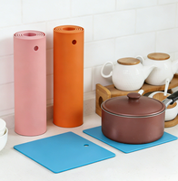 Sous-plat carré en silicone facile à nettoyer, épais, isolant thermique, protection de table, tapis de cuisine polyvalent pour la cuisson et la pâtisserie