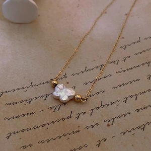 สร้อยคอไข่มุกบาโรกทรงผีเสื้อแสงจันทร์ ดีไซน์หรูหรา สายคล้องคอแบบธรรมชาติ ดีไซน์ทันสมัย - Product Image 4