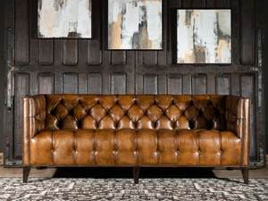 Canapé Chesterfield classique en cuir buff capitonné, pieds en bois massif, finition laiton, style vintage, mobilier d'intérieur - Product Image 2