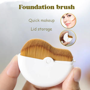 Nouvel outil <span class=keywords><strong>de</strong></span> beauté <span class=keywords><strong>rotatif</strong></span> intégré housse <span class=keywords><strong>de</strong></span> protection courbe ondulée cheveux synthétiques denses haute qualité visage <span class=keywords><strong>fond</strong></span> <span class=keywords><strong>de</strong></span> <span class=keywords><strong>teint</strong></span> <span class=keywords><strong>pinceau</strong></span> <span class=keywords><strong>de</strong></span> maquillage - Product Image 3