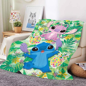 <span class=keywords><strong>Coperte</strong></span> e plaid morbidi e indossabili con motivo floreale anime, decorati con personaggi dei cartoni animati personalizzati (Stitch e Angel) e uova di Pasqua colorate. - Product Image 6