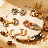 Décorations réglables de chaussures en laiton en alliage de zinc avec logo personnalisé avec boucles de chaussures à chaîne à épingles pour chaussures