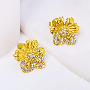 Conjunto de joyería de acero inoxidable con flores de alta calidad a prueba de agua, pendientes de diseño personalizados huecos dorados - Product Image 4