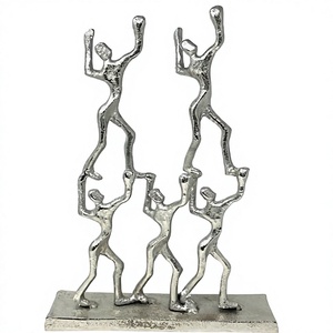 Escultura Familiar Abstracta de Metal Plateado, Estatua de 3 Personas en una Cerca, Figura Moderna de Padres e Hijos, Objeto Artístico, Decoración para Sala de Estar - Product Image 1