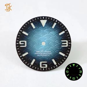 Esfera de Reloj de Latón con Color Degradado y Logotipo Personalizado OEM/ODM, con Marcadores Luminosos y Patrón Seigaiha para Piezas de Relojes de Movimiento Automático - Product Image 3