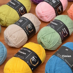 Venta al por mayor 4x4 hebras de algodón de lana de grosor medio DIY costura y tejido de ganchillo zapatos muñeca suéteres bolsa de Material tejido a mano - Product Image 4