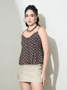 Top corto elegante con cuello Halter y estampado bohemio indio hecho en Algodón 100% con giro moderno - Product Image 5