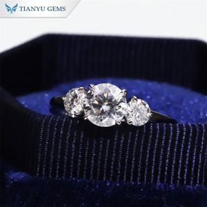 Tianyu trois pierres Design classique 6.5MM rond Moissanite diamant bague de fiançailles 10K 14K 18K bijoux de mariage cadeaux - Product Image 4