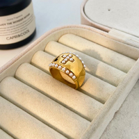 Bague Croix Incrustée de Perles d'Imitation, Bijoux en Acier Inoxydable en Gros, Bague Croix Chunky Rétro en Acier Titane
