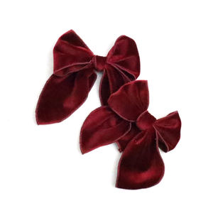 กิ๊บติดผมโบว์กำมะหยี่สีแดงทำมือสำหรับคริสต์มาส ขนาด 4.5 นิ้ว สไตล์ยุโรปและอเมริกา สำหรับผู้ใหญ่และเด็กเล็ก ของขวัญ FABLE - Product Image 1