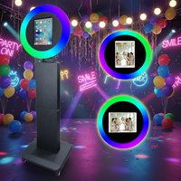 Vente d'usine Touch Vision : Photobooth pour iPad avec coque métallique haut de gamme, installation facile, anneau lumineux RGB et télécommande, idéal pour les mariages et les selfies