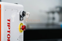 Machine portable de décapage de la rouille au laser 200w Nettoyeur Décapant de peinture Oxyde Bois Nettoyage de voiture Lavage Impulsion automatique Huile auxiliaire