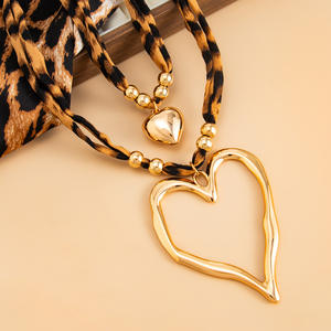 New Design Gold Trendy Large Exaggerated Hollow Heart Shaped <strong>Pendant</strong> <strong>Necklace</strong> Imitation <strong>Pearl</strong> Leopard Print Double Layer Chain - Product Image 5