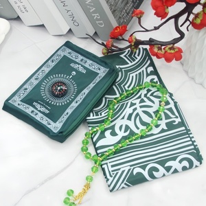Alfombra de oración de viaje impermeable y lavable de poliéster con brújula y juego completo de Tasbih, kit religioso 2 en 1 - Product Image 1