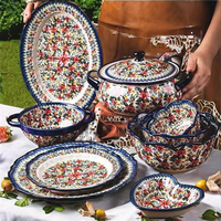 Service de table en céramique peinte à la main de style polonais, motif floral ethnique rouge à bordure bleue, idéal pour les réunions de famille et les cadeaux