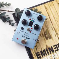 Pédale d'effets pour guitare électrique, pédale multifonctionnelle de réverbération, de chorus et de delay pour guitare électrique.