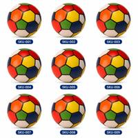 Nouveauté : Lot de 12 ballons de football en PU assortis pour jouet anti-stress, balle à presser réaliste haute élasticité 6,3 cm, logo personnalisé, vente en gros pour fêtes