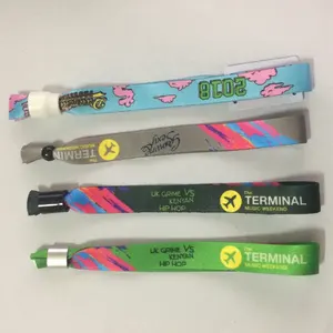 2023 braccialetti personalizzati economici biglietto cinturino da polso braccialetti promozionali stampati a colori