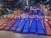 Vente flash Nouveau design Incroyable Conception unique Robot de danse sur échasses Spectacle sur scène Lumière LED pour fête d'anniversaire